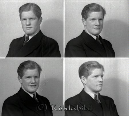 Lundahl Jan Erik Kisa
raja
Lundahl Jan Erik 
Porträtt-Man

raja
Son till Erik och Olga Lundahl, Kisa.
Han gifte sig med Kerstin och de fick två pojkar Per och Lars.
Erik och sonen Jan-Erik hade hand om sophanteringen i Kisa på 1960-talet. De lät bygga om en traktor så att det fanns två sittplatser efter varandra i traktorn. 
Källa: Gerd Pettersson

Nyckelord: Lundahl Kisa