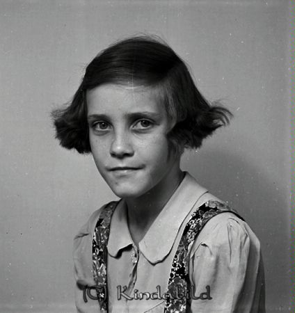 Nilsson Ulla Britt Brevstugan Örneström
raja
Nilsson Ulla Britt 
Porträtt-Barn

raja
Ulla-Britt var dotter till Algot och Lilly NIlsson,
 Syskon Ulf, Lisbet, monica och Agneta.
 Källa: Studiegruppen hembygdsgården 
Nyckelord: Nilsson Brevstugan