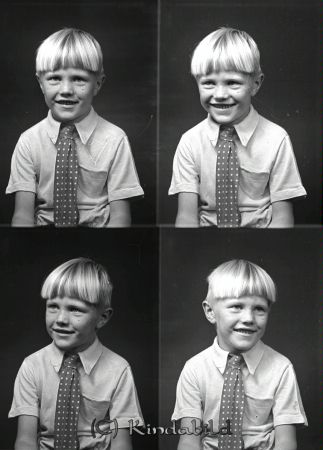 Andersson Carl Inge Ydrefors
raja
Andersson Carl Inge  
Porträtt-Barn

raja
Carl-Inge Andersson, son till Konrad och Sara Andersson Ljunghorva Ydrefors.
 En syster Louise-Marie.
 Källa: Studiegruppen hembygdsgården 

raja
Han har en bror Leif Anders Stig född 1947.
Källa: Folkräkning 1950 
Källa: Gerd Pettersson

Nyckelord: Andersson Ydrefors