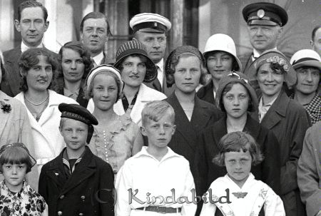 Garvaregården Kisa
raja
Grupporträtt

raja
Mannen med KMK-mössan är Bruksdisponent Kurt V:son Sandberg.
Källa: Inger

raja
Fr vänster längst fram nr 2-4 Ingemar Hansson, Arne Nilsson Harg och Birgit Wredberg. 
Källa: Gerd Pettersson

Nyckelord: Holmgren Kisa