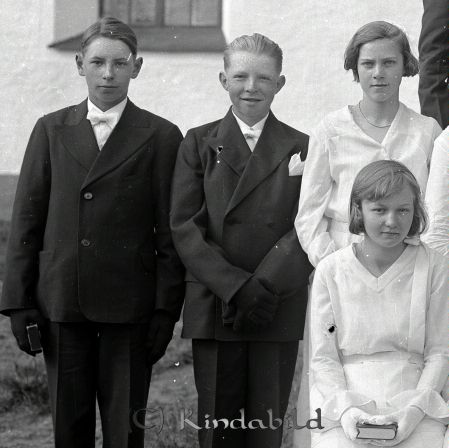 Konfirmation i Västra Eneby
gepe
konfirmationsgrupp med prästen Anders André
Nyckelord: Konfirmation Västra Eneby