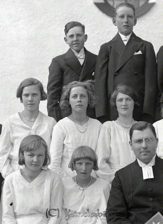 Konfirmation i Västra Eneby
Konfirmationsgrupp med prästen Anders André
Nyckelord: Konfirmation Västra Eneby