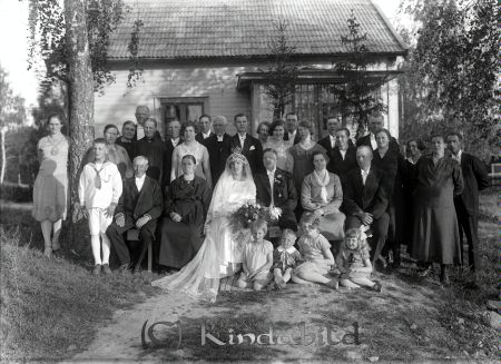 Ernst Holmgren Kisa
raja
Ernst Holmgren 
Brudpar

raja
Bröllop i juni 1930 mellan Ester (Jonsson) och Ernst Holmgren. 
Källa: clasgoran

raja
Ernst var verkmästare vid Forså enligt vigselboken 1930 SVAR 
Källa: Gerd Pettersson


Nyckelord: Holmgren Kisa