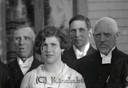 Ernst Holmgren Kisa
raja
Ernst Holmgren 
Grupporträtt

raja
Cecilia Jonsson till höger längst bak Gunnar Jonsson. Syskon med bruden Ester
Källa: clasgoran


Nyckelord: Holmgren Kisa