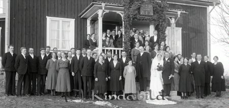 Bröllopsporträtt
raja
Lövudden, Horn. Brudparet Svea f.Olsson och Hugo Andersson vigda 12/3 1933 i Horn. Namnlista finns. 
Källa: Tommy Karlsson

Nyckelord: Bröllopsporträtt