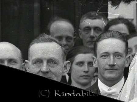 David Svensson och Jenny Fröjd
Bröllpsgäster
gepe
T h Karl Fröjd, född 1909 i Tidersrum

Källa: H Strömberg
Nyckelord: Bröllopsfoto