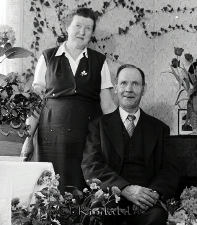 Herr Ragnar Hitthem
raja
Herr Ragnar Hitthem
Grupporträtt en kvinna en man

raja
Sigurd Andreas Ragnar 1896-1976 med hustru Ester Maria Naemi 1896-1970, Sjötomta Nygärde.
Källa: Sv Dödbok. 
Källa: Gerd Pettersson


Nyckelord: Ragnar Hitthem