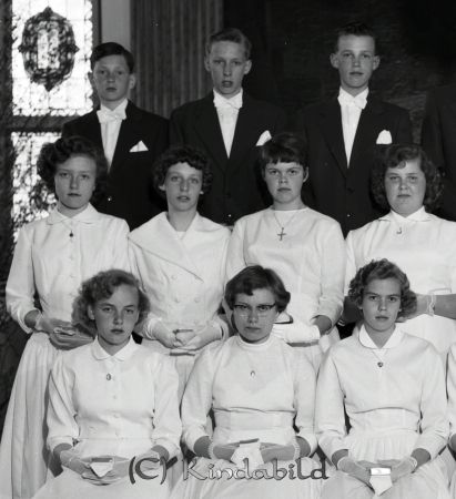 Konfirmand Realgrupp -56 Kisa
Raja
Konfirmand Realgrupp
Grupporträtt

gepe
Främre raden fr nr 2 vänster Birgitta Rydqvist och Gun-Britt Svensson.
Andra raden nr 2 fr vänster Anita Andersson Farsbo och till höger Monika Johansson.
Övre raden fr vänster J-O Karlsson, Bernt Kastman och Lennart Fredriksson
Nyckelord: Konfirmand Realgrupp 56 Kisa