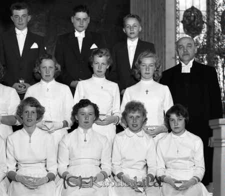 Konfirmand Realgrupp -56 Kisa
raja
Konfirmand Realgrupp
Grupporträtt

raja
Raden längst fram fr v Gunilla Elvin och Anne-Maj Pettersson.
Källa: Studiegruppen hembygdsgården 

raja
Raden längst fram fr h Marita Andersson och Gerd Modig. Mellanraden fr v Lillie Carlsson, Marianne Andersson, Gudrun Elander, Julius Elander. Överst fr v Gunnar Söderström,?, Rolf Gustafsson 
Källa: Birgitta Petersson


Nyckelord: Konfirmand Realgrupp 56 Kisa