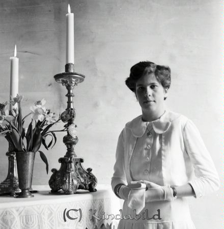 Ylva Andersson Björksnäs Verveln Konfirmand Tidersrum
Raja
Ylva Andersson
Porträtt-Kvinna Konfirmationsfoto

raja
Dotter till Oskar Andersson. Gifte sig med Nils Carlsson från Uvkullen, Malexander. Bosatt i Linköping. 
Källa: Ingmar

raja
Dotter till Konrad Andersson 
Källa: Alexander

gepe
Dotter till Konrad och Astrid Andersson. De var arrendatorer i Värgården Kisa.
Källa: Studiegruppen hembygdsgården

Nyckelord: Andersson Björksnäs