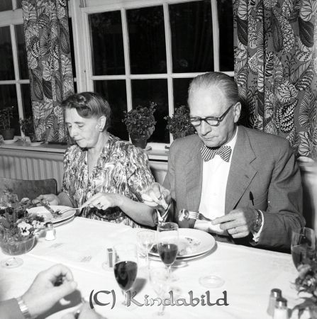 Hotellmiddag Amerikan Direktör John Ivar Andersson
raja
Direktör John Ivar Andersson
Grupporträtt
gepe
Lydia "Ludda" Andersson och Martin Wredberg.
Nyckelord: Direktör Andersson