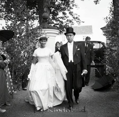 Brudparet Nordbäck Kisa Direktör John Andersson
raja
Brudparet Nordbäck
Brudfoto

raja
John Andersson (Järn-John) född 1899, död 1975 med sin dotter Birgitta.
Källa: Gerd Pettersson


Nyckelord: Nordbäck Kisa