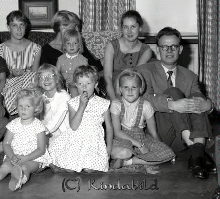 Familjen Sandström Kisa
raja
Sandström Kisa
Grupporträtt

Nyckelord: Sandström Kisa