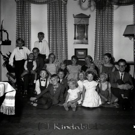 Familjen Sandström Kisa
raja
Sandström Kisa
Grupporträtt


Nyckelord: Sandström Kisa
