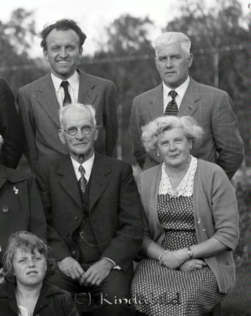 Mrs Svanssen Broddhaga Kisa
raja
Mrs Svanssen  
Grupporträtt

Nyckelord: Svanssen Broddhaga