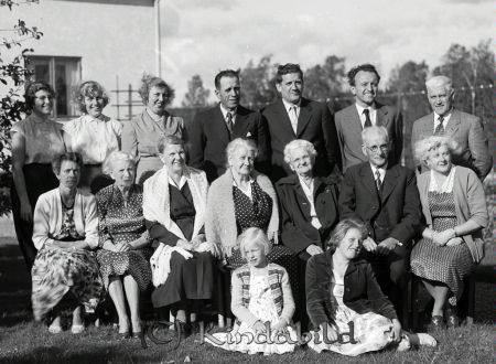 Mrs Svanssen Broddhaga Kisa
raja
Mrs Svanssen  
Grupporträtt


Nyckelord: Svanssen Broddhaga