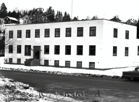 Eklunds kappfabrik
raja
Eklunds kappfabrik
Bebyggelse
gepe
Eklunds Nya Kappfabrik invigdes 1952.
Källa: Familjen Eklund
Nyckelord: Eklunds kappfabrik