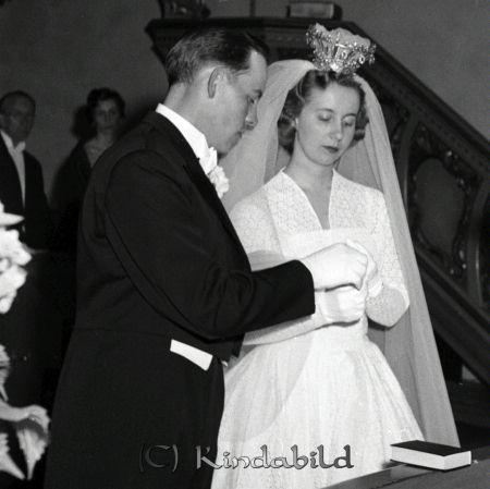 Uno Gustavsson Kisa
raja
Uno Gustavsson Kisa
Brudpar
mayca
Brudparet Uno Gustavsson och Inga-Lena. I bakgrunden syns brudens far Arvid Isacson och hennes syster Karin Ringh.
Källa: Per-Arne Ringh
Nyckelord: Gustavsson Kisa