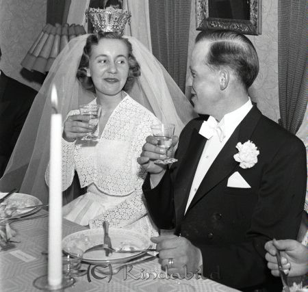 Uno Gustavsson Kisa
raja
Uno Gustavsson Kisa
Brudpar
mayca
Inga-lena och Uno Gustavsson. Middag intogs i brudens föräldrahem Eklunda, numera Storgatan 55 i Kisa.
Källa: Per-Arne Ringh
Nyckelord: Gustavsson Kisa