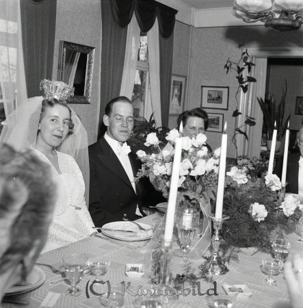 Uno Gustavsson Kisa
raja
Uno Gustavsson Kisa
Brudpar
mayca
Brudparet Inga-Lena och Uno Gustavsson samt brudgummens mor Ulla.
Källa: Per-Arne Ringh



Nyckelord: Gustavsson Kisa