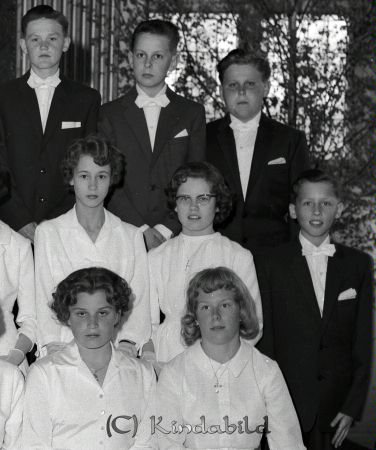 Konfirmation Kisa Kyrka
raja
Konfirmation Kisa Kyrka
Grupporträtt

raja
Tredje raden vänster Bernt Andersson Yxefall och till höger Lars-Olof Andersson Tidersrum.
Andra till vänster dotter till Birgit Schill och till höger Arne Kindqvist.
Första raden till vänster Epp Jäger och till höger Kerstin Fransson.
Källa: Studiegruppen hembygdsgården 


Nyckelord: Konfirmation Kisa