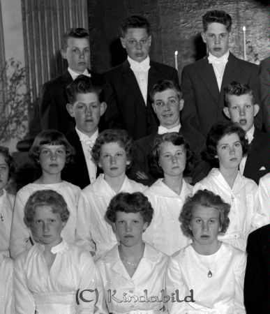 Konfirmation Kisa Kyrka
raja
Konfirmation Kisa Kyrka
Grupporträtt
gepe
Främre raden höger Ulla-Britt Gustavsson.
Andra raden till höger Birgitta Olsson och  från vänster Solveig Karlsson Rothult och Solveig Persson Backhagen Rothult.
Tredje raden från vänster Rolf Hollstein, Agne Johansson och Bo Ceedigh.
Fjärde raden fr vänster Ejne Andersson, Berndt Modig och Karl-Åke Viktorsson.
Källa: Studiegruppen hembygdsgården

Nyckelord: Konfirmation Kisa