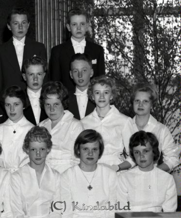 Konfirmation Kisa Kyrka
raja
Konfirmation Kisa Kyrka
Grupporträtt
gepe
Första raden fr vänster Ulla Grahn, NN, och Kristina Nilsson.
Andra raden till höger Gull Granqvist
Tredje raden till höger Krister Johansson
Källa: Studiegruppen hembygdsgård,
Nyckelord: Konfirmation Kisa