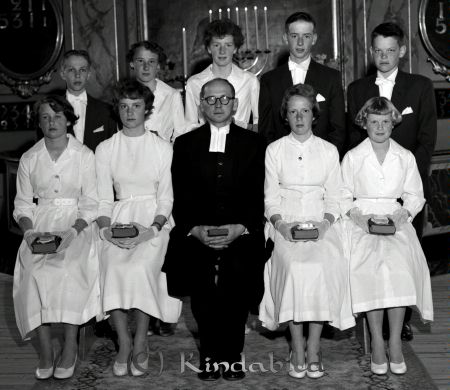 Konfirmation Västra Eneby
raja
Konfirmation Västra Eneby
Grupporträtt

raja
Bakre raden vänster fr nr 2 Vanja Svensson, tvillingarna Vivanne och Weine Frid Krogsfall och Lars-Ola Nysten Eneby gård.
Främre raden fr vänster Kerstin Svensson Näs, Katarina Andersson Åstorp, Evy Jonsson Solbacken  och Karlsson Hovby
Källa: Nysten 
Nyckelord: Konfirmation Västra Eneby