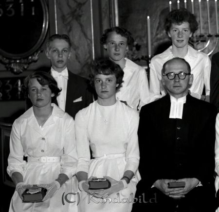 Konfirmation Västra Eneby
raja
Konfirmation Västra Eneby
Grupporträtt
gepe
Främre raden bredvid konfirmationsprästen Hall sitter Katarina Andersson Åstorp till vänster Kerstin Svensson Näs.
Övre raden fr vänster Jan Germundsson, Vanja Svensson och Vivianne Frid.
Källa: Studiegruppen hembygdsgården

Nyckelord: Konfirmation Västra Eneby