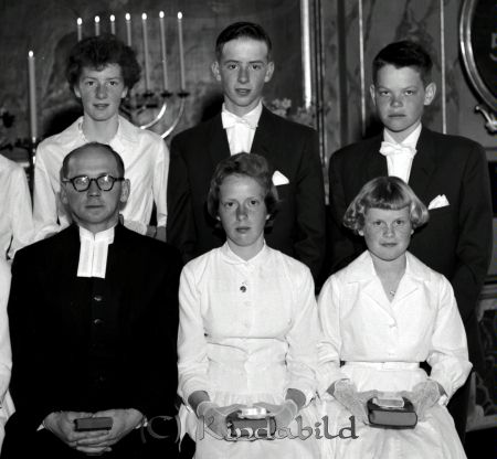 Konfirmation Västra Eneby
raja
Konfirmation Västra Eneby
Grupporträtt
gepe
Andra raden fr vänster Vivianne Frid, Veine Frid och Lars-Ola Nysten
Nyckelord: Konfirmation Västra Eneby