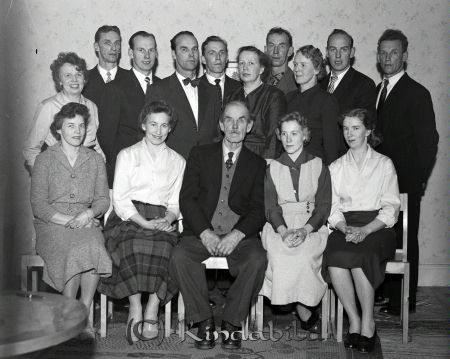 Allard Stjärnevik
raja
Allard Stjärnevik 
Grupporträtt 80-årsfirande 

raja
Trädgårdsmästare Gustav Set Allard (1878-1963). Källa: SVAR 
Källa: Gerd Pettersson

raja
Barnen : 
Erik Gustav Harry född 1910 död 1986
Edit Elisabet
Gustav Seth född 1913 död 1993 i Norrköping
Hanna Berta Viola född 1915 död 1969
Oskar Birger född 1916 död 2002 i Sankt Anna
John Valdemar född 1918 död 2008 i Kisa
Berta Elvira född 1920 död 1984 i Horn
Karl Gunnar född 1921 död 2009 i Kisa
Oskar George född 1923
Lilly Margareta född 1924
Birgit Elvira född 1926
Nils Emil född 1927
Sonja Maria
Iris Marageta
Källa: SVAR 
Källa: Gerd Pettersson




Nyckelord: Allard Stjärnevik