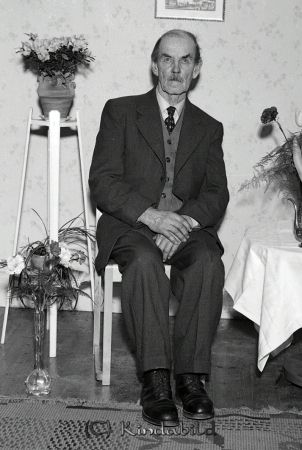 Allard Stjärnevik
raja
Allard Stjärnevik 
Porträtt-Man 80-årsfirande
 

Nyckelord: Allard Stjärnevik