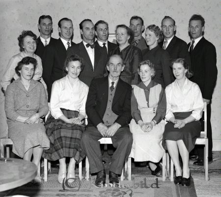 Allard Stjärnevik
raja
Allard Stjärnevik 
Grupporträtt 80-årsfirande

Nyckelord: Allard Stjärnevik