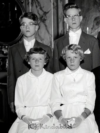 Konfirmation Västra Eneby
raja
Konfirmation Västra Eneby
Grupporträtt  

raja
Konfirmationspräst Harry Hall
 1:a raden till höger Majvor Roback?
 2:a raden fr vänster Staffan Johansson Millingetorp
 Källa: Studiegruppen hembygdsgården 
Nyckelord: Konfirmation Västra Eneby
