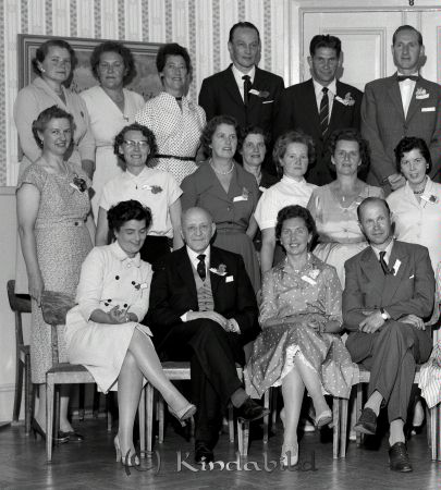 Skolträff Hotellet
raja
Skolträff Hotellet födda 1915
Grupporträtt

raja
Bakre raden vänster Britta Eng 
Källa: Gerd Pettersson 

Nyckelord: Skolträff Hotellet