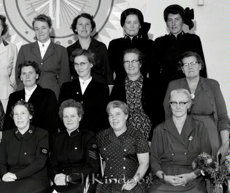 Frälsningsarmén
raja
Frälsningsarmén 
Grupporträtt

raja
Längst fram fr vä Inga Karestig,Alice Johansson,Birgit Carlsson.�?verst till vä Gertrud Andersson 
Källa: margareta
Nyckelord: Frälsningsarmén