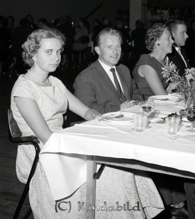 Fru Åbergs Middag Folkets Hus Kisa
raja
Fru Åbergs Middag Folkets Hus Kisa
Grupporträtt

raja
Längst fram t v Gunhild Åberg Vimmerby (brorsdotter till Axel Åberg) o t h Sture Fransson 
Källa: Birgitta


Nyckelord: Åberg Kisa