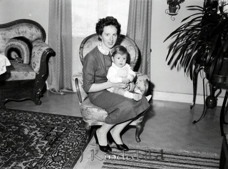 Familjen Andersson Farsbo
raja
Familjen Andersson Farsbo
Grupporträtt

raja
Asta gift Sandberg. 
Källa: Gerd Pettersson

Nyckelord: Andersson Farsbo