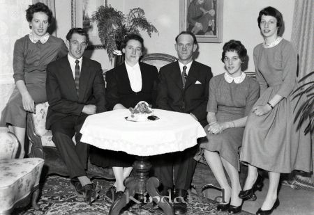 Familjen Andersson Farsbo
raja
Familjen Andersson Farsbo
Grupporträtt

Nyckelord: Andersson Farsbo