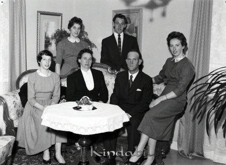 Familjen Andersson Farsbo
raja
Familjen Andersson Farsbo
Grupporträtt

Nyckelord: Andersson Farsbo