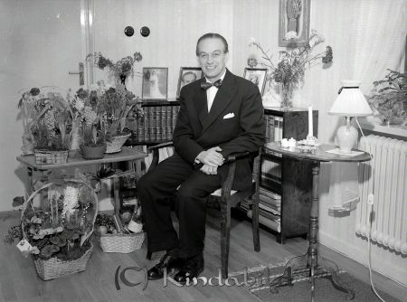 Kantor Harry Larsson Kisa
raja
Kantor Harry Larsson Kisa
Porträtt-Man 50-årsfirande

Nyckelord: Larsson Kisa