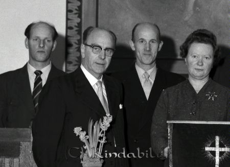 Missionskyrka 100 års jubileum Kisa
raja
Missionskyrka Kisa 
Grupporträtt 100 års jubileum 

raja
2:a från höger Helge Wiik. Vaktmästare under många år i Kisa hembygdsgård. 
Källa: Gerd Pettersson

Nyckelord: Missionskyrka Kisa