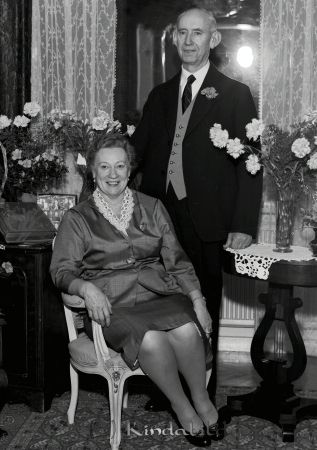 Häradsskrivare Åhlström Villa Utsikten Kisa
raja
Åhlström Villa Utsikten Kisa  
Grupporträtt

raja
Karl Erik Rudolf Åhlström med maka Ingegerd, Villa Utsikten, Kisa. 
Källa: Gerd Pettersson

Nyckelord: Åhlström Kisa