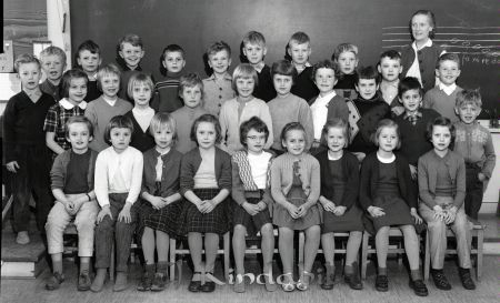 Fru Wesström Klass 2 B Kisa
raja
Fru Wesström Klass 2 B Kisa
Grupporträtt skolfoto

Nyckelord: Wesström Kisa