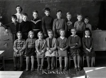 Kalvsveds Skola Klass 1-2
raja
Kalvsveds Skola Klass 1-2 
Grupporträtt skolfoto

Nyckelord: Kalvsveds Skola