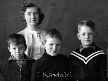 Kalvsveds Skola Klass 1-2
raja
Kalvsveds Skola Klass 1-2 
Grupporträtt skolfoto

Nyckelord: Kalvsveds Skola