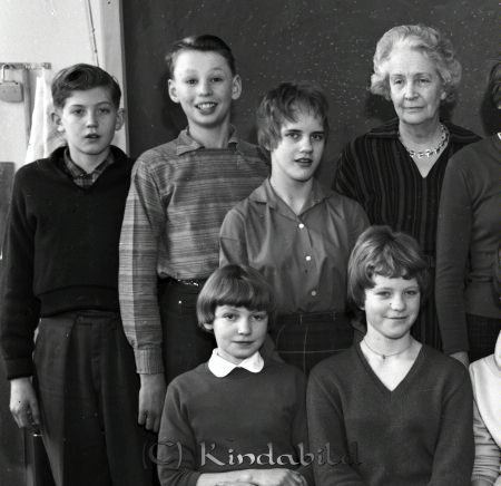 Normell Kisa Skola Klass 7 B
raja
Kisa Skola Klass 7 B
Grupporträtt skolfoto

raja
�?vre raden tvåa från vänster Pelle Elvin
Källa: ???
Nyckelord: Normell Kisa