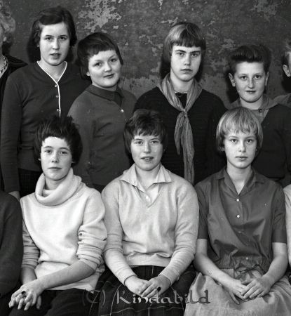 Normell Kisa Skola Klass 7 B
raja
Kisa Skola Klass 7 B
Grupporträtt skolfoto

raja
Främre raden fr vänster Ulla Bexell. Bakre raden 2:a fr vänster Solveig Karlsson och till höger Sven Larsson. 
Källa: Gerd Pettersson 

Nyckelord: Normell Kisa