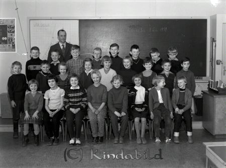 Malmqvist Kisa Skola Klass 3 A
raja 
Malmqvist Kisa Skola    
Grupporträtt skolfoto klass 3 A

Nyckelord: Malmqvist Kisa