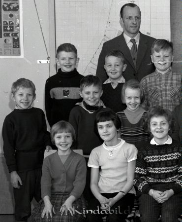 Malmqvist Kisa Skola Klass 3 A
raja 
Malmqvist Kisa Skola    
Grupporträtt skolfoto klass 3 A

Nyckelord: Malmqvist Kisa